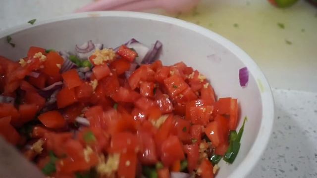 3 Easy Salsa Recipes | Corn Salsa, Pico de Gallo, Blender Salsa смотреть онлайн