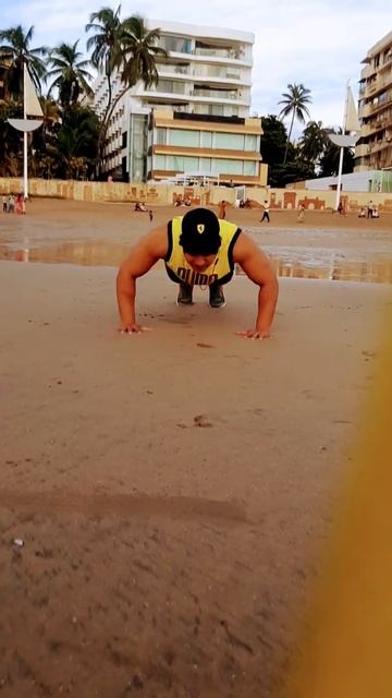 🔥motivational workout 🔥 Beach workout 💪 #gymmotivation #fitness #shorts #healthy #pushups 🔥💯💪 смотреть онлайн