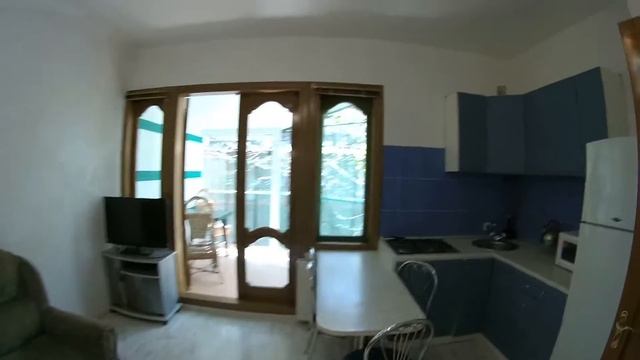 3 комнатный номер с балконом возле пляжа Солярис смотреть онлайн