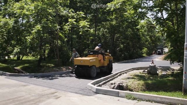 В Артёме асфальтируют велодорожку смотреть онлайн