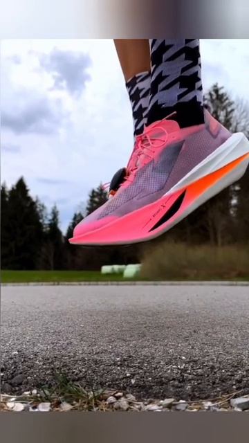 Kiprun показала новую модель Kiprun KD900X Lab с обновлённым ребрендингом смотреть онлайн