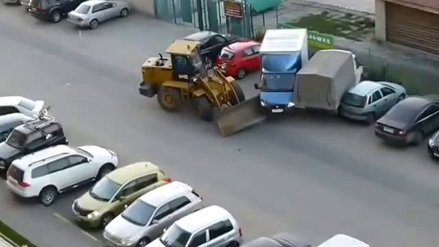 Экскаватор Раздавил Машины на Стоянке смотреть онлайн
