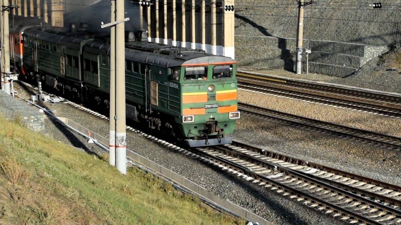 Тепловозы 2ТЭ10У-0250 и 2ТЭ116У-0069. Двойная тяга. Звук 10Д100.