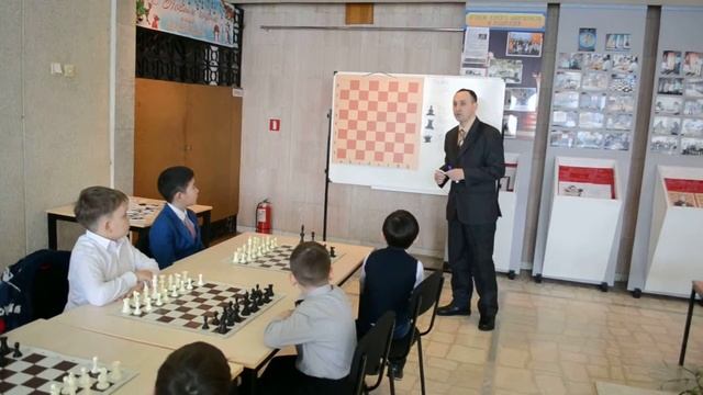 Урок в шахматной школе. Тема: "Ударность и свойства фигур". Проводит преподаватель Галимжанов Р смотреть онлайн