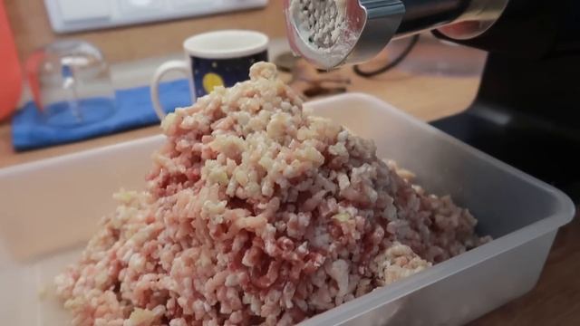 Новые находки в старом доме🏚️. Максим что-то мастерит в своей комнате