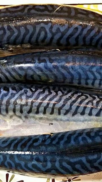 Скумбрия запеченная в духовке. Смотрите рецепт по ссылке в описании под роликом