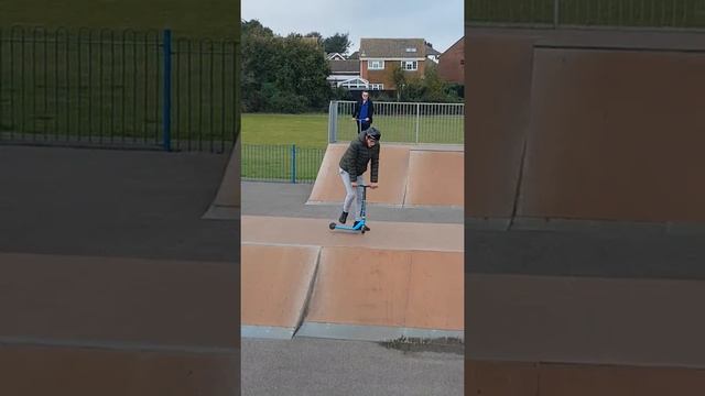 Smallest stunt scooter смотреть онлайн
