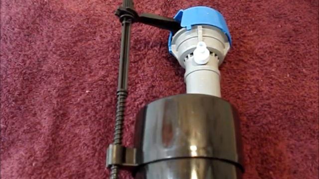 Adjust Height Fluidmaster Fill Valve While in Toilet Tank смотреть онлайн