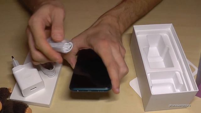 Oppo A72: Quick Unboxing of the Aurora Purple Version (What is included?) смотреть онлайн