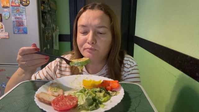 Мукбанг ужин, куриная грудка с овощами. Лиза ворчит за кадром😀