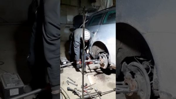 Снятие задней ступицы WV B7