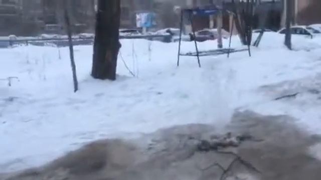 В Архангельске пробило канализацию смотреть онлайн