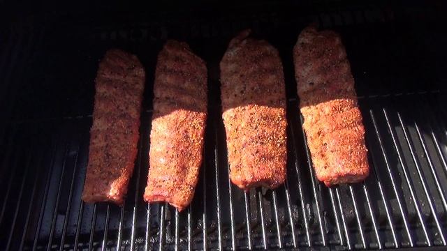 КУРИНЫЙ РУЛЕТ В ГАЗОВОМ ГРИЛЕ PRIMELINER! СВИНЫЕ РЕБРЫШКИ BBQ В СМОКЕРЕ OKLAHOMA JOE!) смотреть онлайн