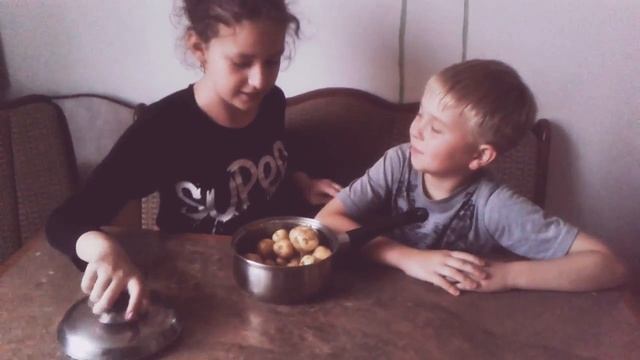 Як швидко почистити молоду та ще й дрібну картоплю???