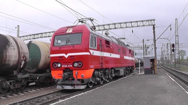 Сцепка электровоза ЭП2К-076 со скорым поездом Ижевск - Екатеринбург смотреть онлайн