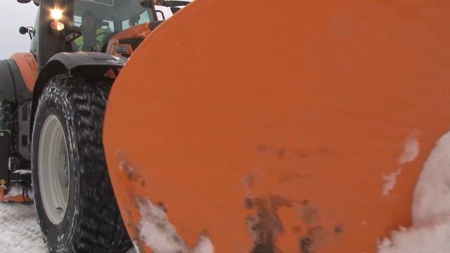 VALTRA T194 Active с навесным оборудованием FMG, ножами Olofsfors. смотреть онлайн