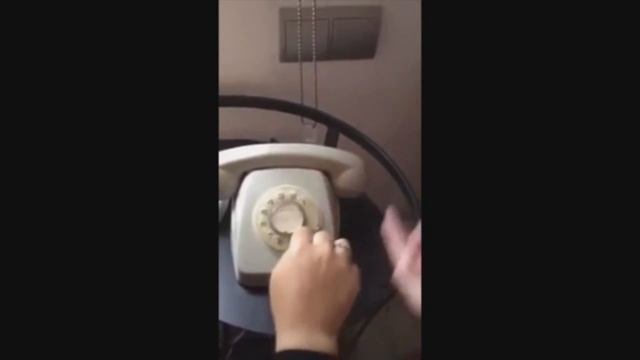 Молодежь впервые видит дисковый телефон смотреть онлайн