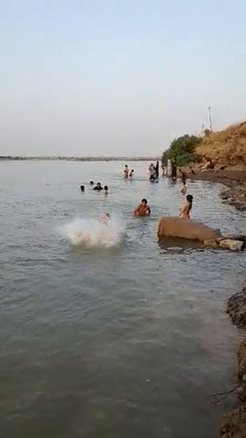 اجمل سبحه في نهر دجلة