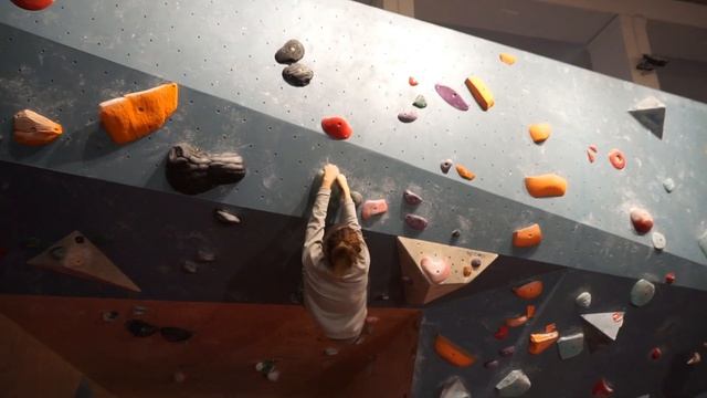 Fun with 'figure 4' move @Bouldergarten, Berlin смотреть онлайн