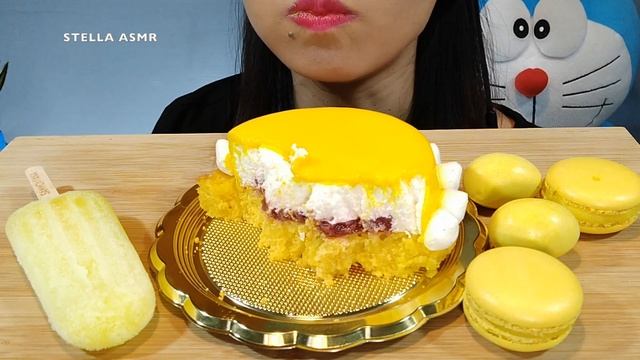 ASMR EATING YELLOW FOOD (CAKE, CHOCOLATE EGGS, JELLO, POPSICLES, MACARONS)  먹방 Real Sounds
