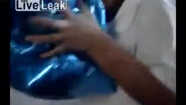 Мальчик вдохнул газ из шарика смотреть онлайн