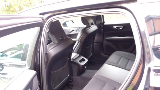Volvo V60 2.0 D3 Momentum Sportwagon Estate (facelift/new shape model) - WA19 UHY WA19UHY смотреть онлайн