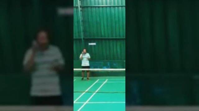 Funny badminton clip.. смотреть онлайн