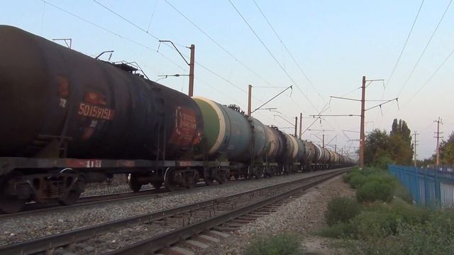 Электровоз ВЛ80К-722 с грузовым поездом смотреть онлайн