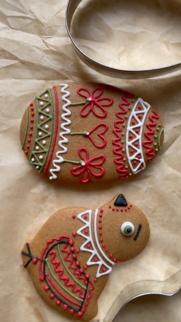 • Happy Easter 2023. Gingerbread Egg & Chicken. Food Painting.🐣🐥🕊️ #gingerbread #iceing #foodart