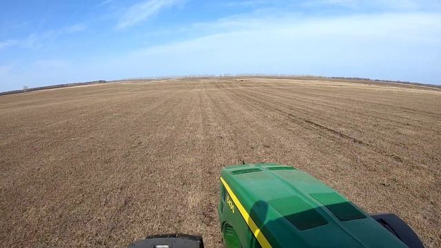 Посевная 2022. Начали подкормку карбамидом. Будни тракториста. Весна 2022. Деревенская жизнь. смотреть онлайн