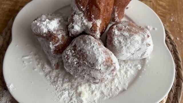 Вкусные традиции, никто не встречает Новый год без пончиков или олиболы символ Нового года🎄☃️❄️