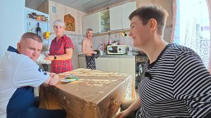 Едем в ГОСТИ на Пасху к Наташе! Нам тут НЕ РАДЫ!? Привезли кучу ПОДАРКОВ и гостинцев СЕМЬЕ. Влог