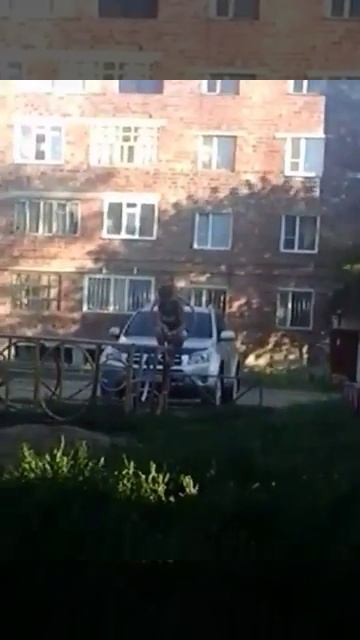 Парен лизал руку и съел её смотреть онлайн