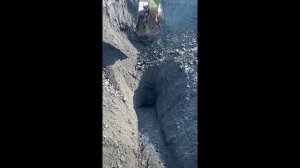 Строительство, разгрузка баржи