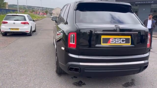Rolls-Royce Cullinan 6.75 V12 Black Badge Auto 4WD Euro 6 5dr смотреть онлайн