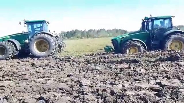 JOHN DEERE 8430 витягає JOHN DEERE 8320R з плугом LEMKEN DIAMANT 11 смотреть онлайн