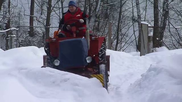 уборка снега трактором т-25 ч1 смотреть онлайн