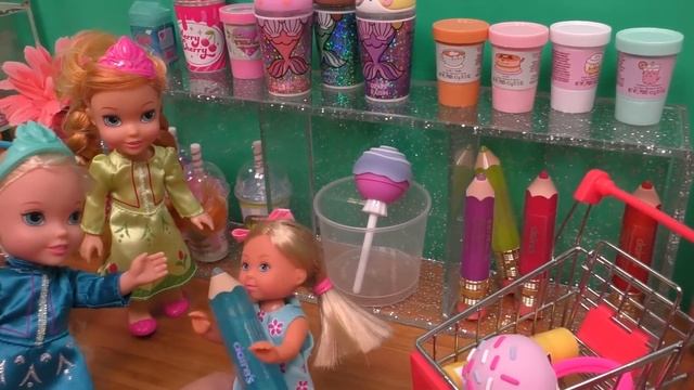 Claire's store! Elsa and Anna toddlers go shopping - Barbie dolls смотреть онлайн