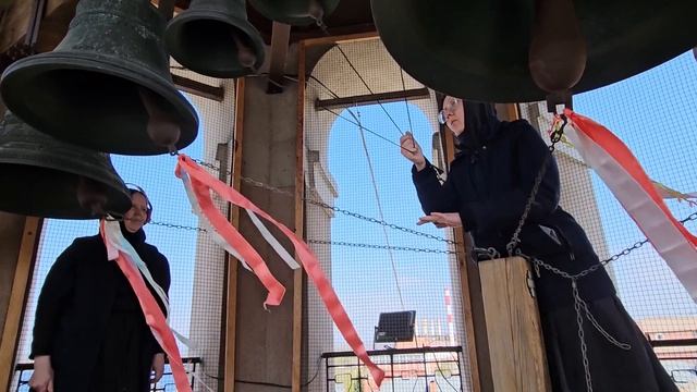 МАСТЕР-КЛАСС ОТ СЕСТЕР ОБИТЕЛИ: ПАСХАЛЬНЫЙ ЗВОН В КОЛОКОЛА смотреть онлайн