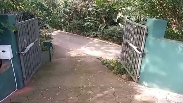 Centurion Vantage 500 Double Swing Gate Motors on 2 x 2m Galvanised Swing Gates смотреть онлайн