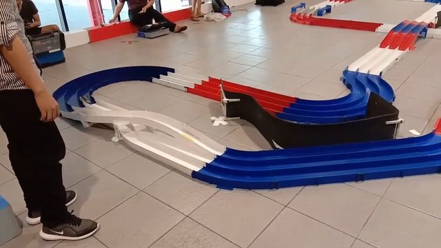 [ミニ四駆 ] Single Shaft vs Double Shafft (PART 1) - Brocken Gigant vs Avante Mk.III #106 смотреть онлайн