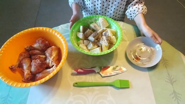 Запечённые крылышки с картошкой!