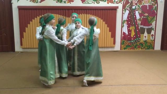 Танец "Весенние узоры" ДО № 2504 смотреть онлайн