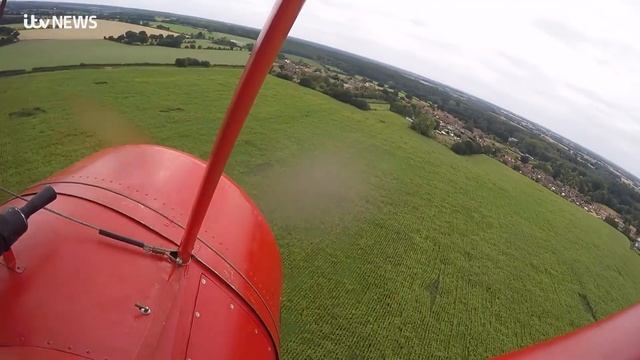 Replica Red Baron takes to skies | Watch the full flight | ITV News смотреть онлайн