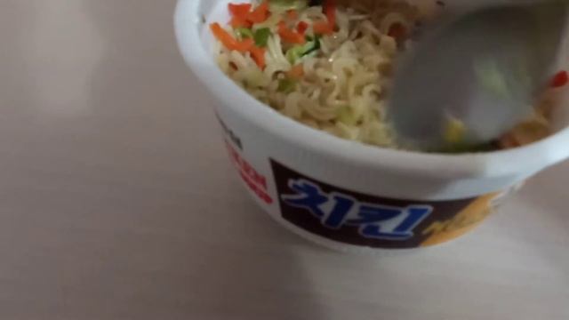 Zupkonfrontacja #2 - Koreańska Zupka KUKSU Chicken Bowl [ASMR]