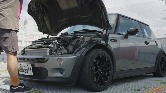 MINI COOPER S R53 / 6MT смотреть онлайн