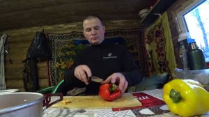 Избушка в тайге вновь приютила и обогрела! Рыбалка на хариуса! Приготовили жаркое на костре!