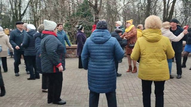 "Стройная,красивая"...в парке...1.04.2023года. смотреть онлайн