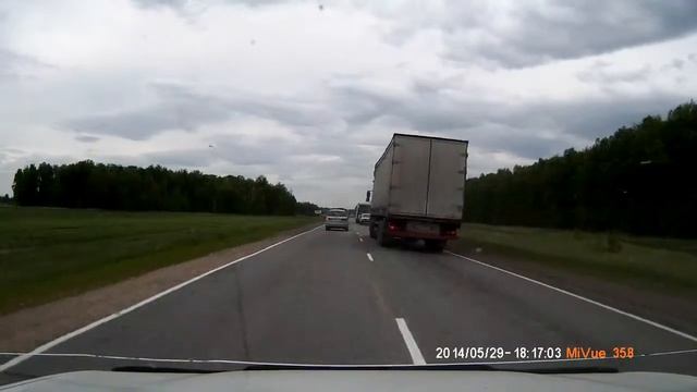 Чуть не скинул с трассы смотреть онлайн