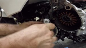 How to replace the stater clutch BMW (G310R)